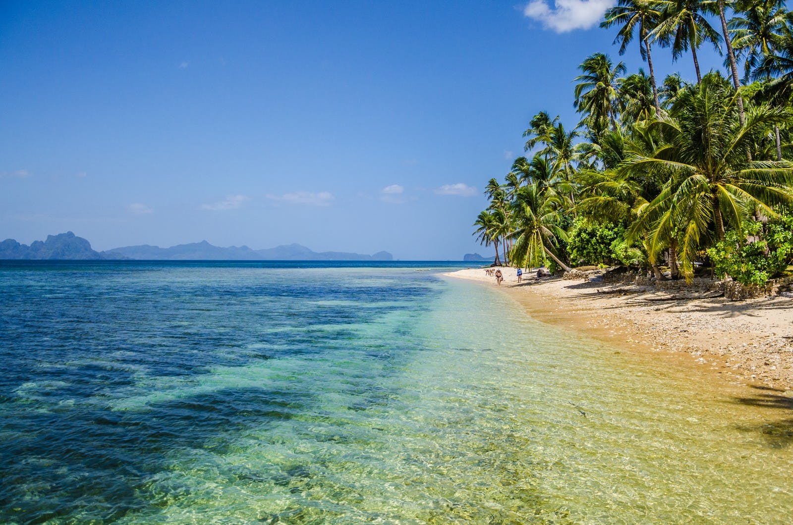 Islands, Lagoons, and Beaches in Bacuit Bay | El Nido Isl...