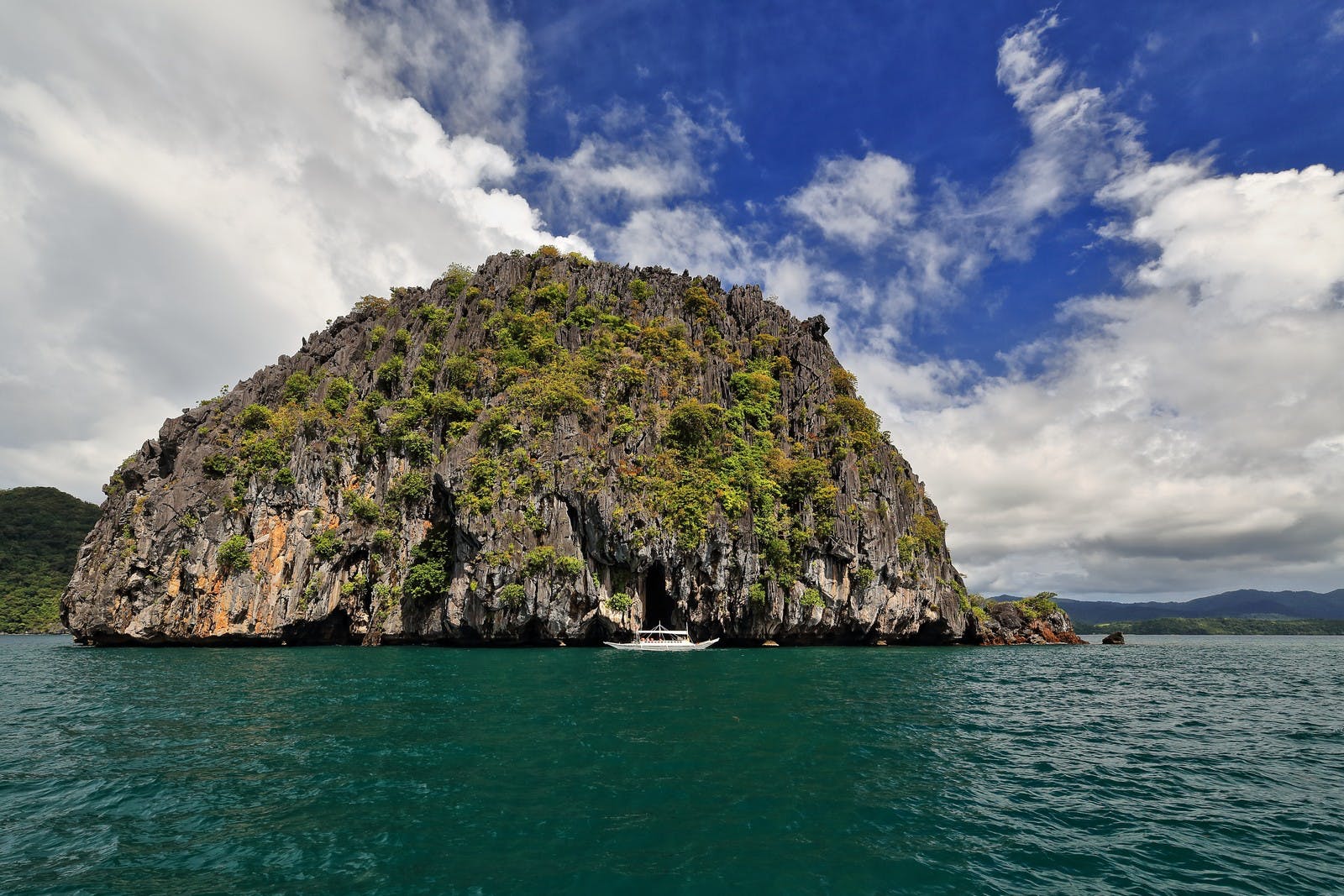 El Nido Island Hopping Tour B | An Islands And Caves Comb...