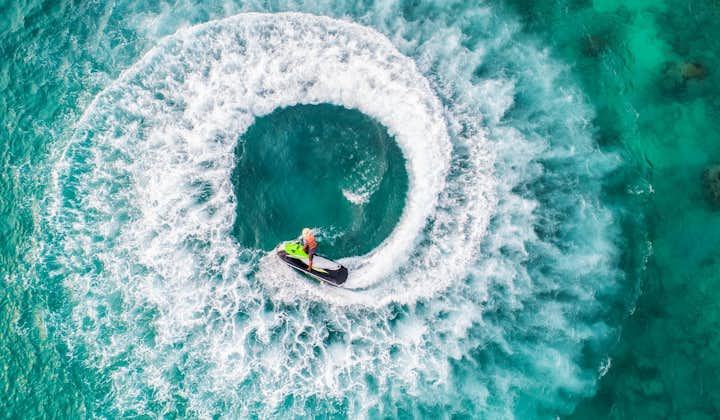 Create big waves while jet skiing in Boracay