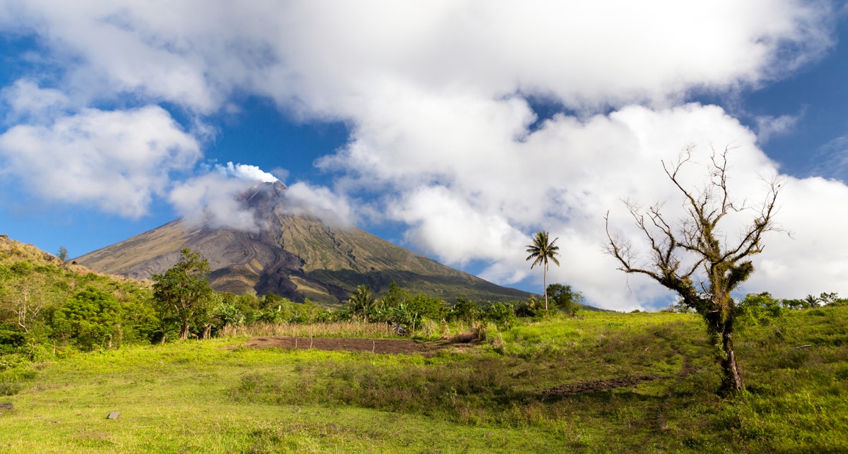 Manaet Peak Day Trek 