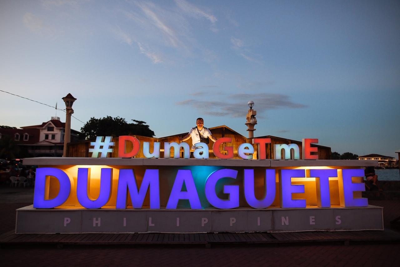 Tourist posing at the Dumaguete City Signage along Rizal Boulevard