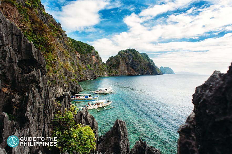 Limestone cliffs and turquoise waters of El Nido, Palawan