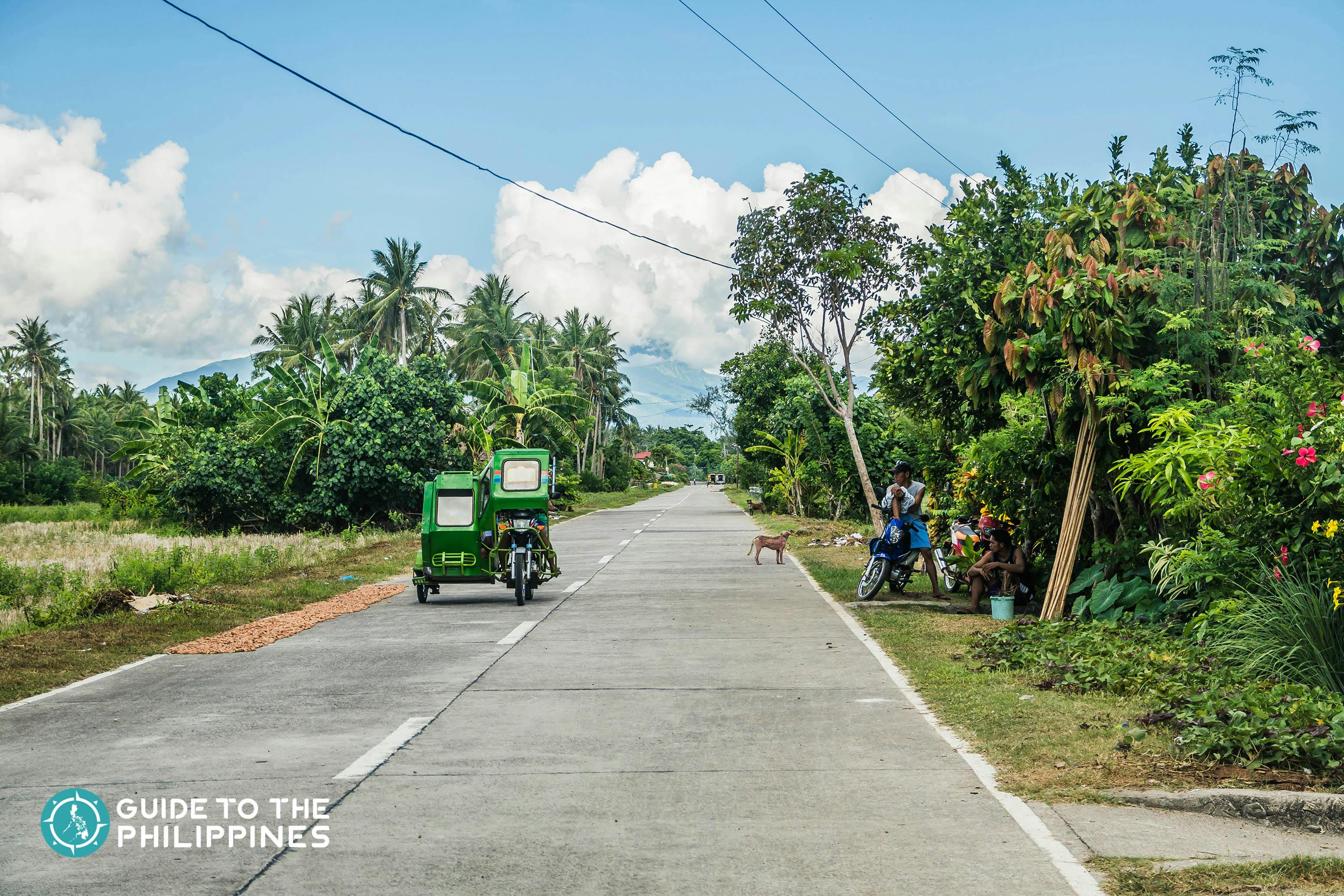 tříkolka přináší cestující kolem Catanduanes neigborhood