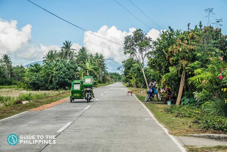 Tricycle bringing travelers around the Catanduanes neigborhood