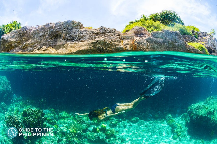 Woman diving in Pescador Island