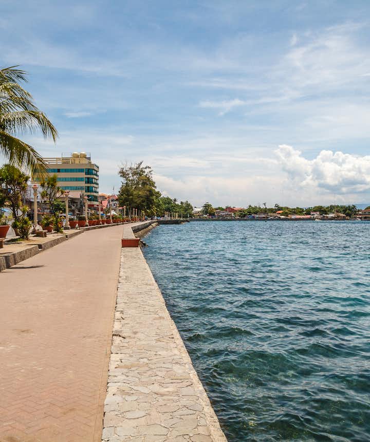 Shore side of Roxas boulevard in Dumaguete