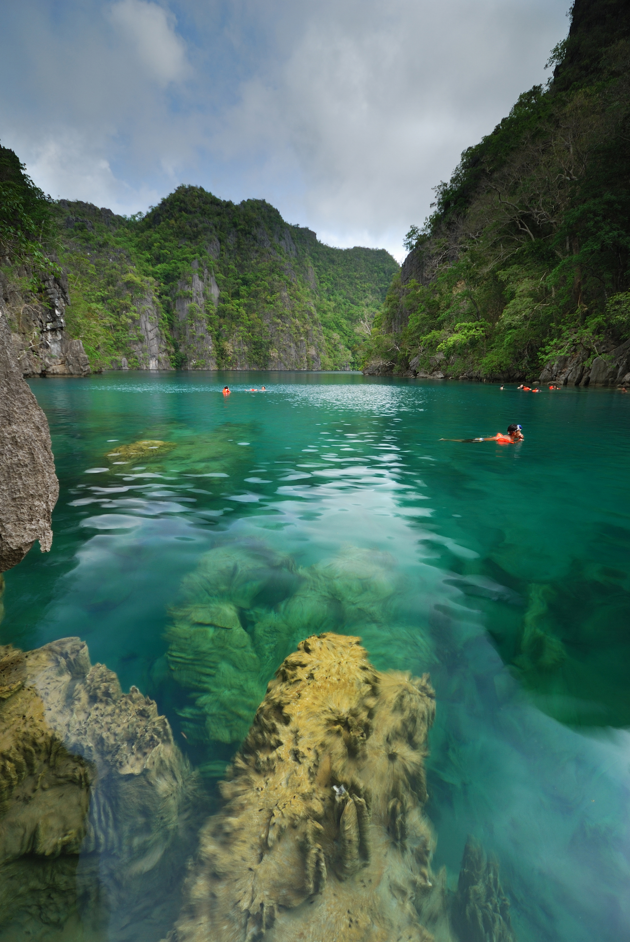 coron-palawan-full-day-tour-with-picnic-lunch-and-snack