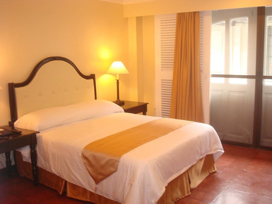 deluxe-room-at-white-knight-hotel-in-intramuros-manila-philippines