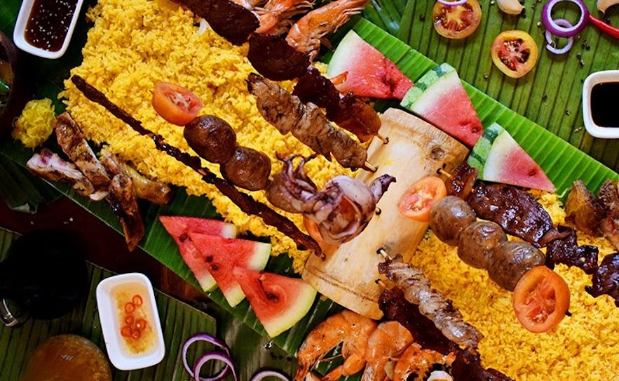 Boodle fight feast in Don Juan Boodle House
