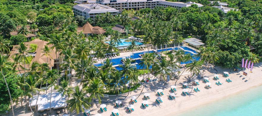 Wide shot of Hennan Resort Alona in Bohol