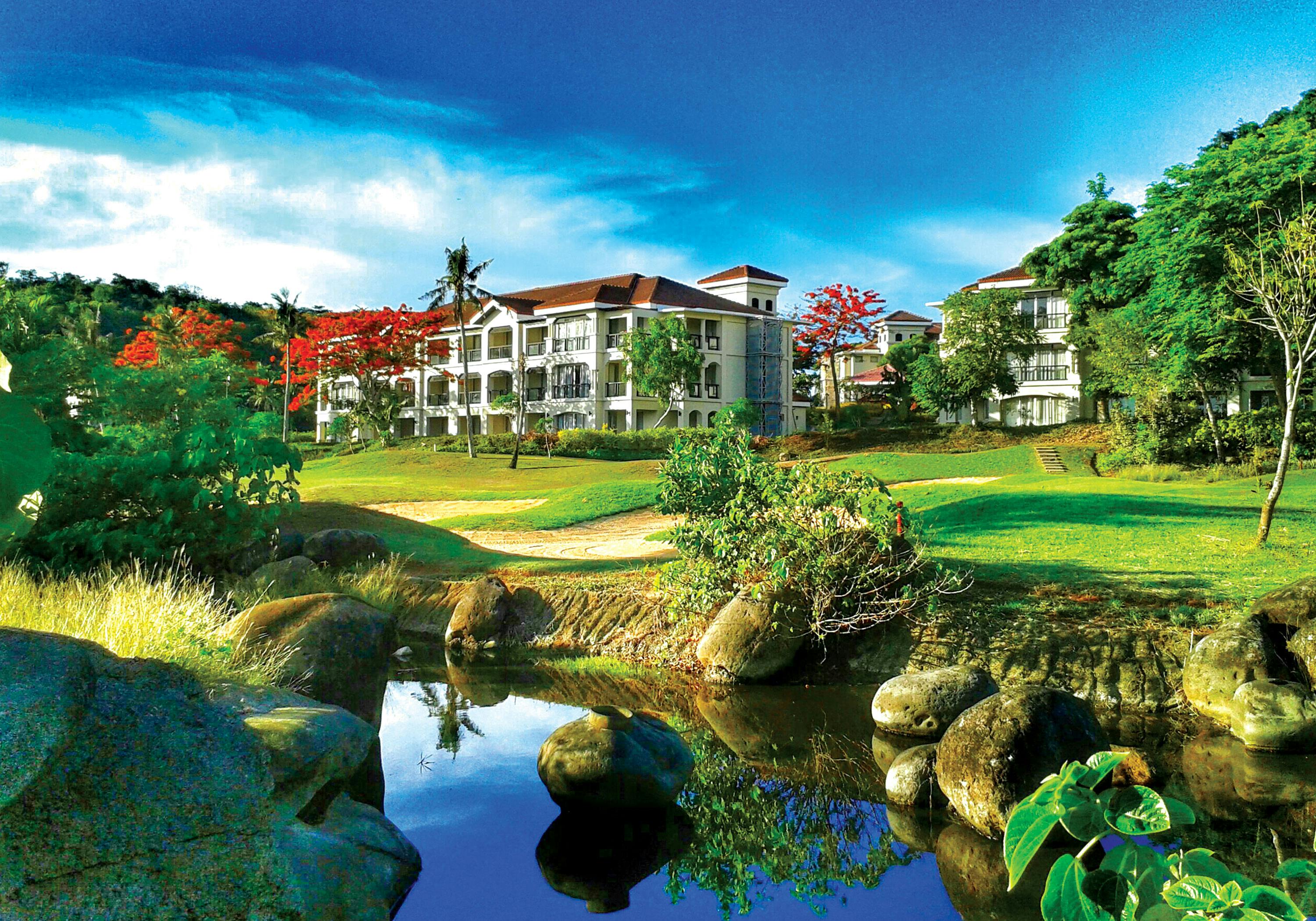 Fairways & Bluewater Resort lush green surroundings and well-built hotel infrastructure