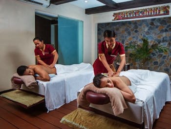 Women getting a massage at Azurea Spa at Bellevue Panglao
