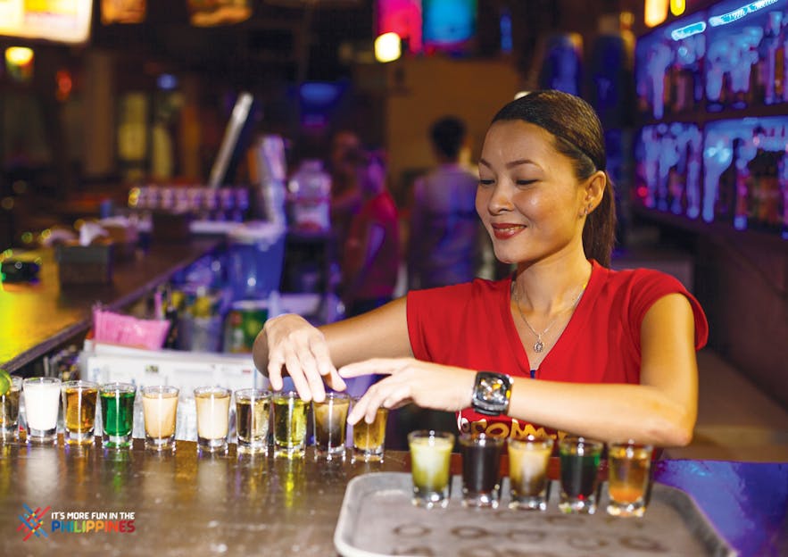 A bartended fixing the drinks in a bar in Boracay