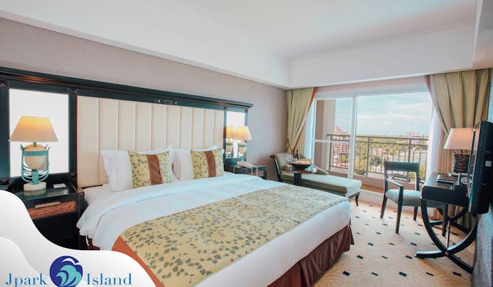 Bedroom with an overlooking view of Mactan in Jpark Island Resort