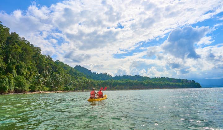 Two travelers kayaking in Port Barton in Palawan