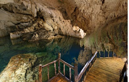미티 리조트의 캄바갓 동굴