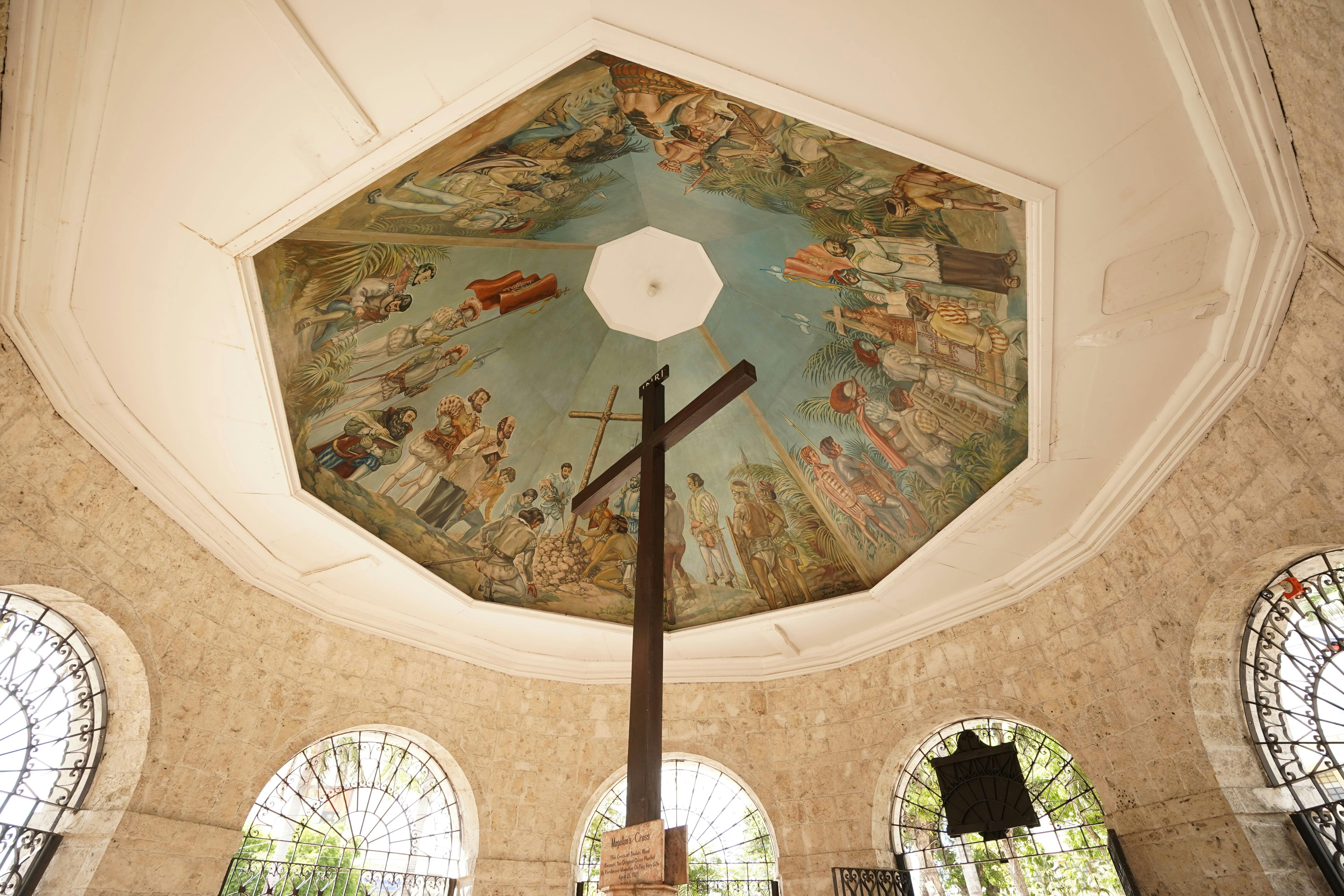 Depiction of history at the ceiling of Magellan's Cross