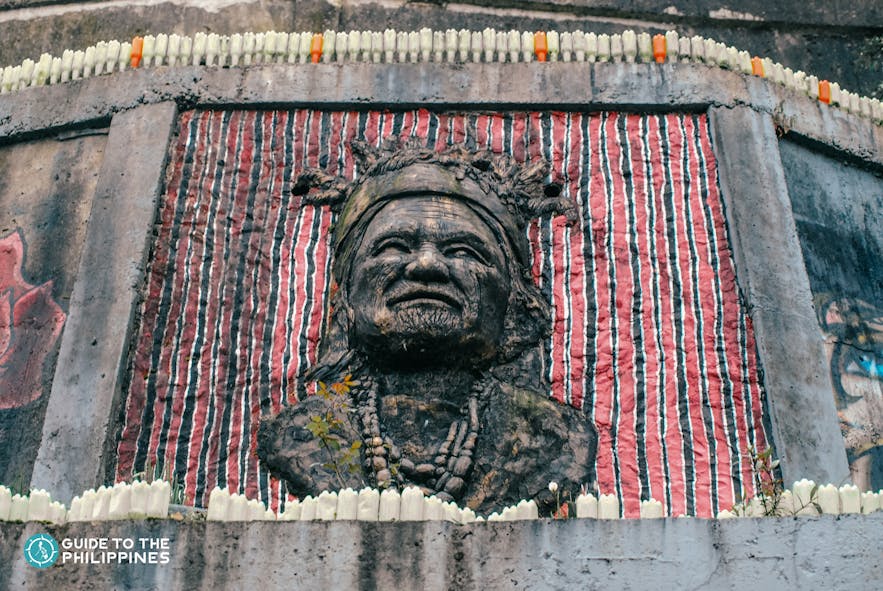 Sculpture at the entrance of Tam-awan Village