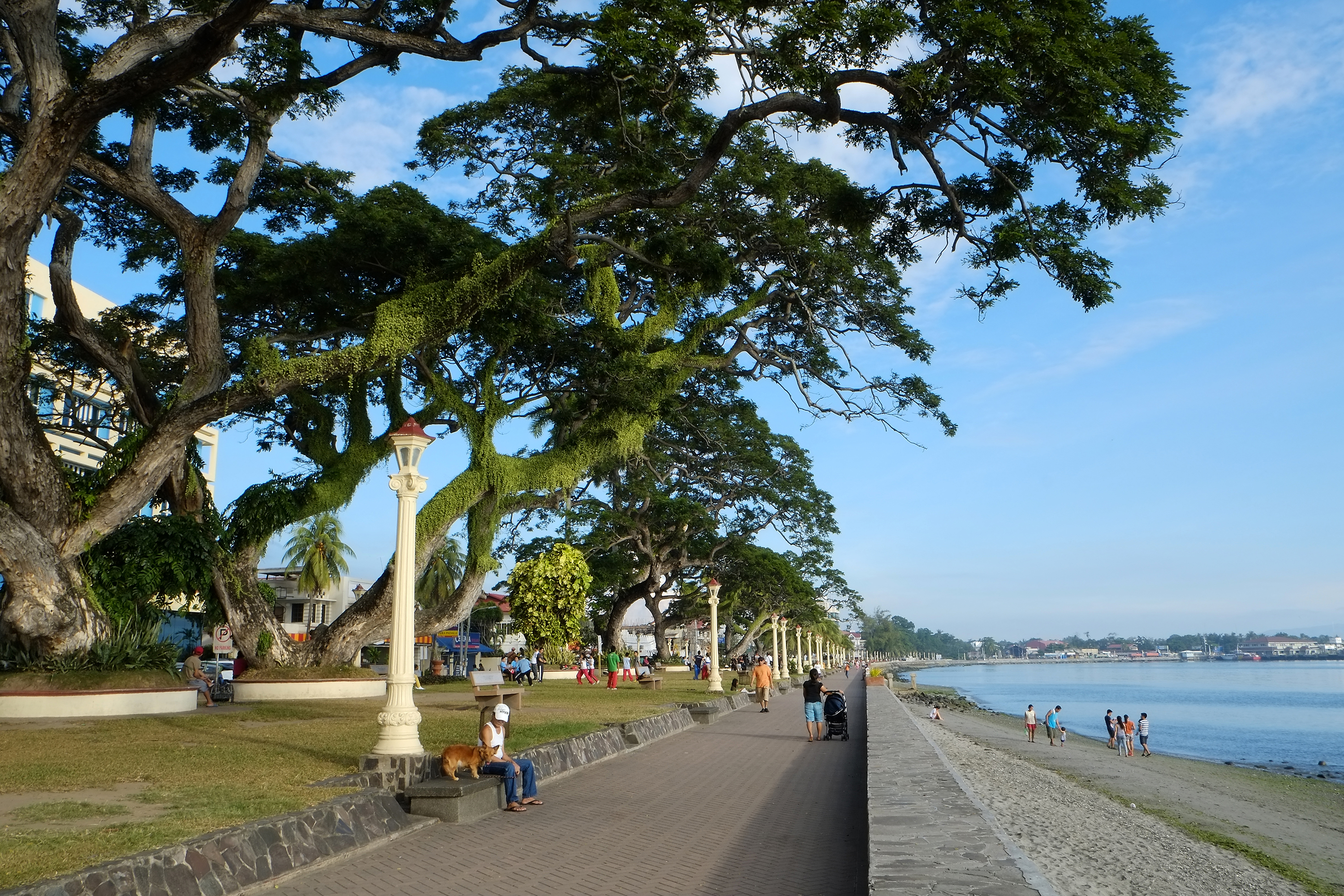 Rizal boulevard in Dumaguete