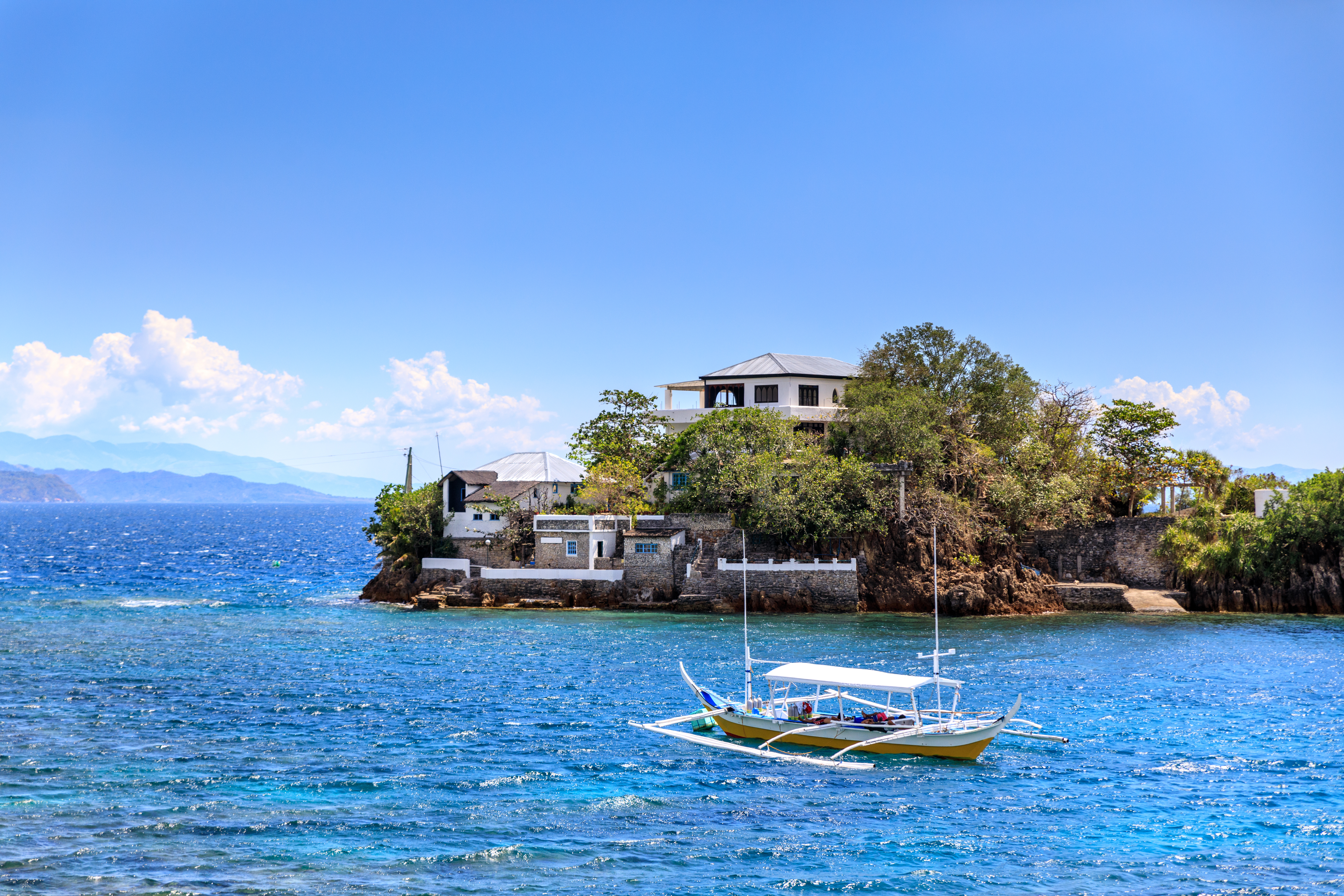 12 Best Batangas Tourist Spots: Beaches, Islands, Mountains