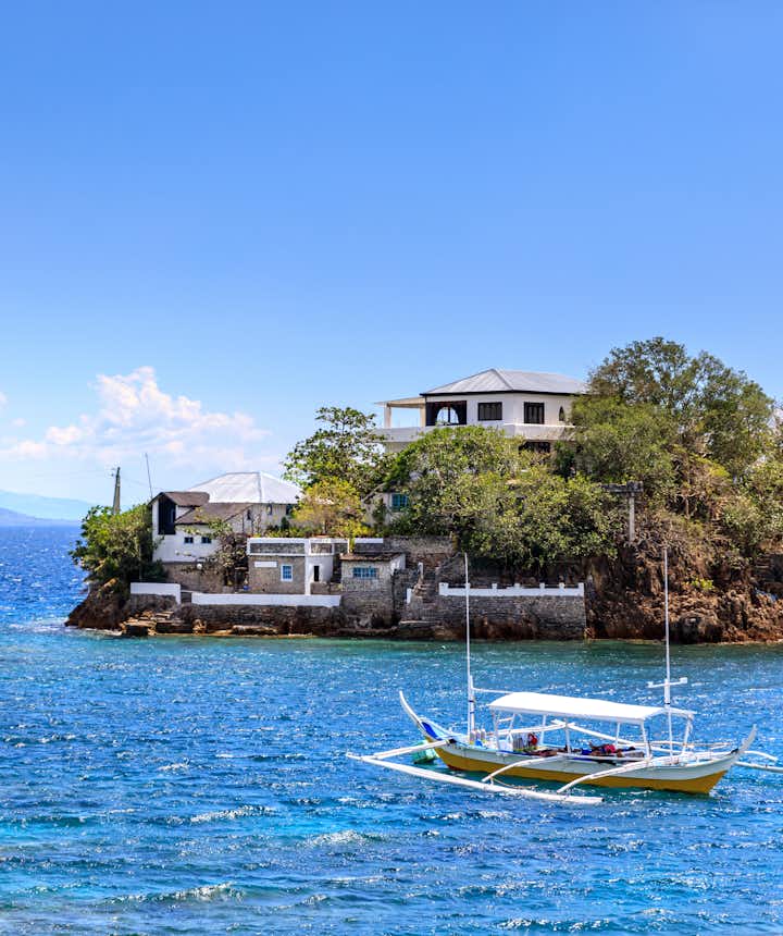 12 Best Batangas Tourist Spots: Beaches, Islands, Mountains