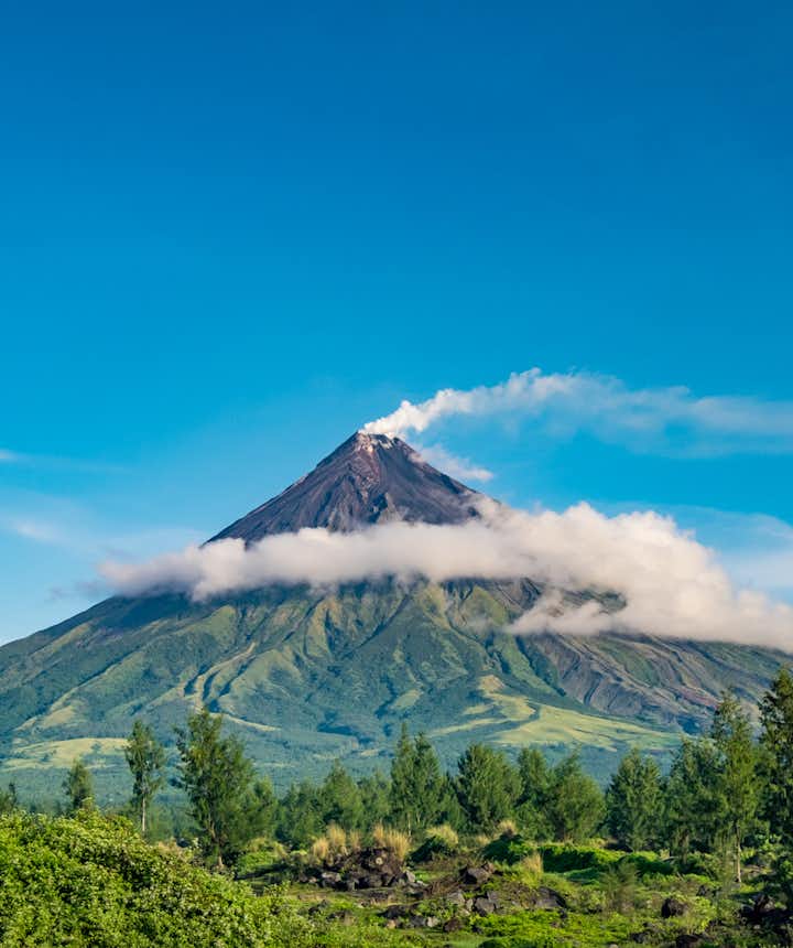Top 12 Bicol Region Tourist Spots: Mayon Volcano, Caramoan Islands, Donsol Whale Sharks