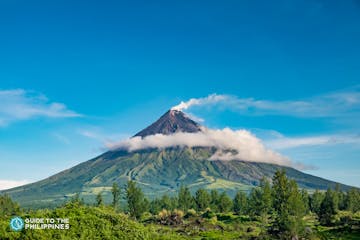 View of Mayon Volcano's smoking peak in Bicol.jpg