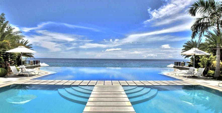 Acuatico Beach Resort's infinity pool