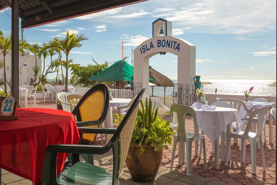 The outdoor dining area in Isla Bonita Beach Resort