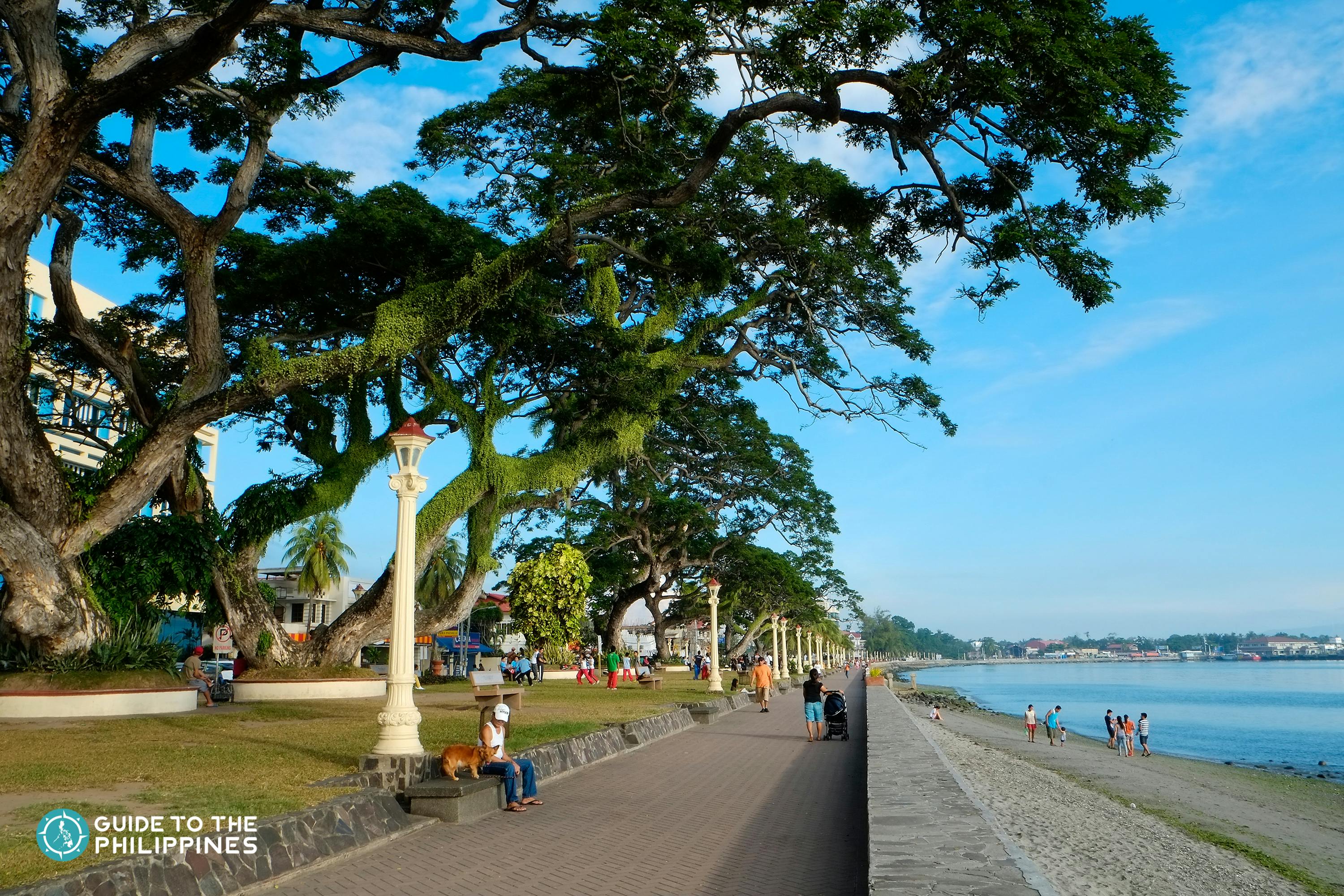 Promenade along Rizal Boulevard in Dumaguete