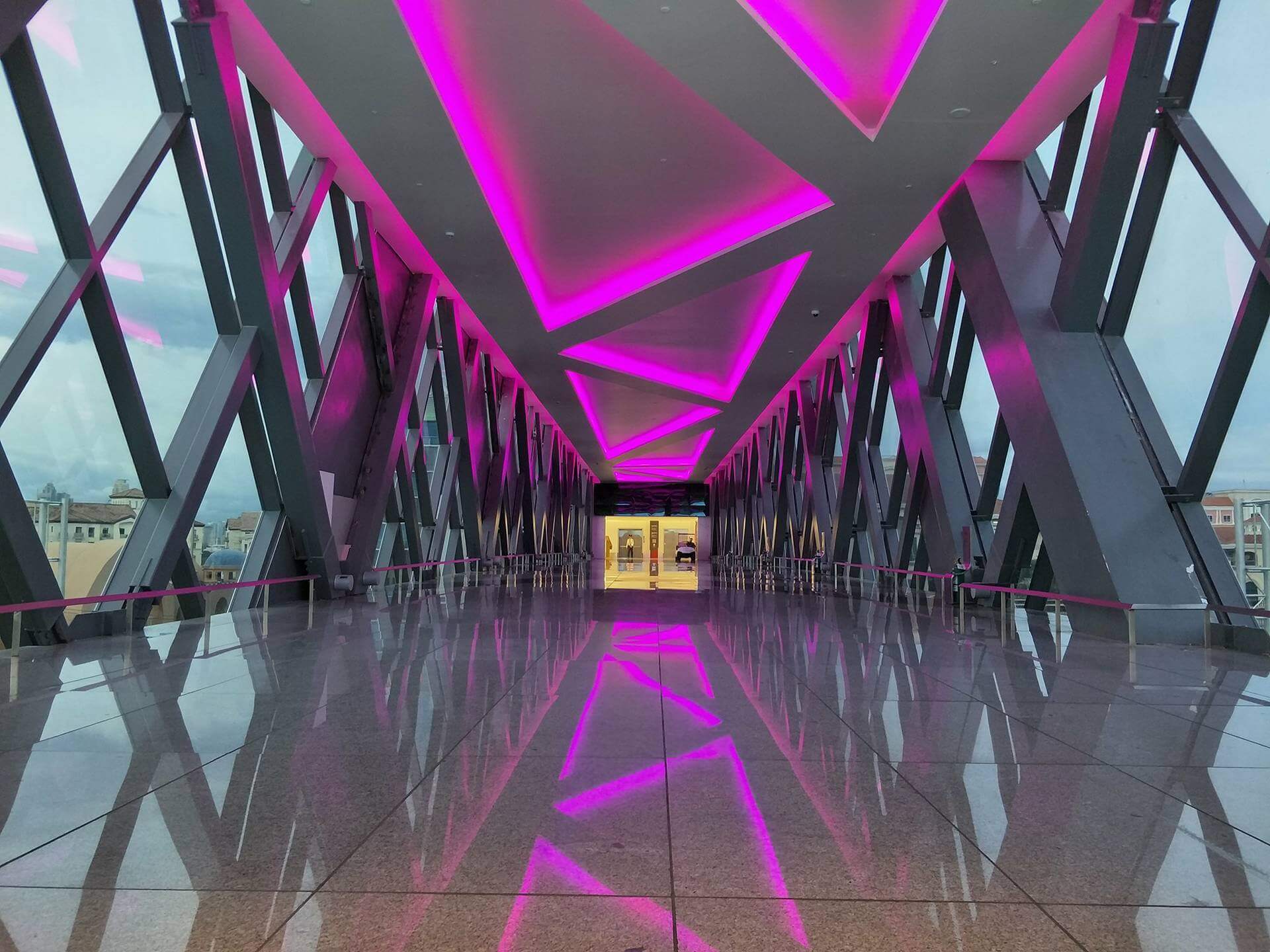 Walkway connecting the airport and Belmont Hotel