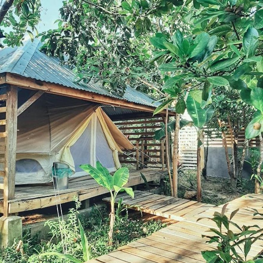 A tent in Cabanas de Nacpan Camping Resort