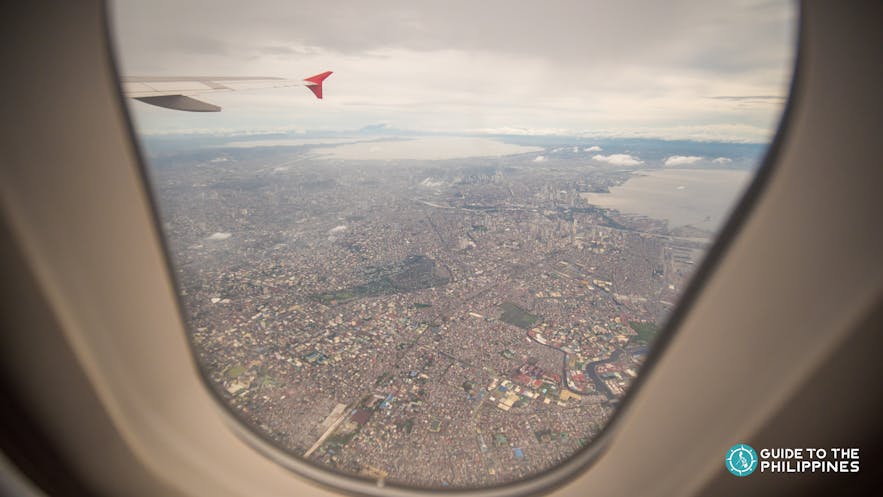 从飞机上俯瞰马尼拉市