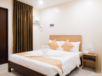 Inside the Superior Room with Queen Size Bed at Rublin Hotel Cebu