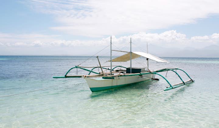 Private island hopping boat for your Siargao Tri-Island hopping tour