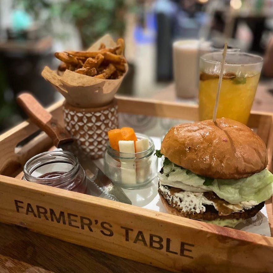 Burger by Farmer’s Table Tagaytay