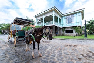 Las Casas Filipinas de Acuzar Kalesa Ride
