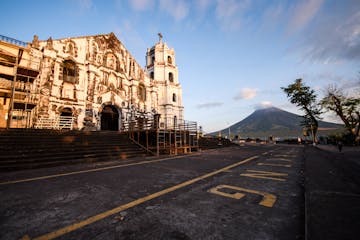 Daraga Church and Mount Mayon.jpg