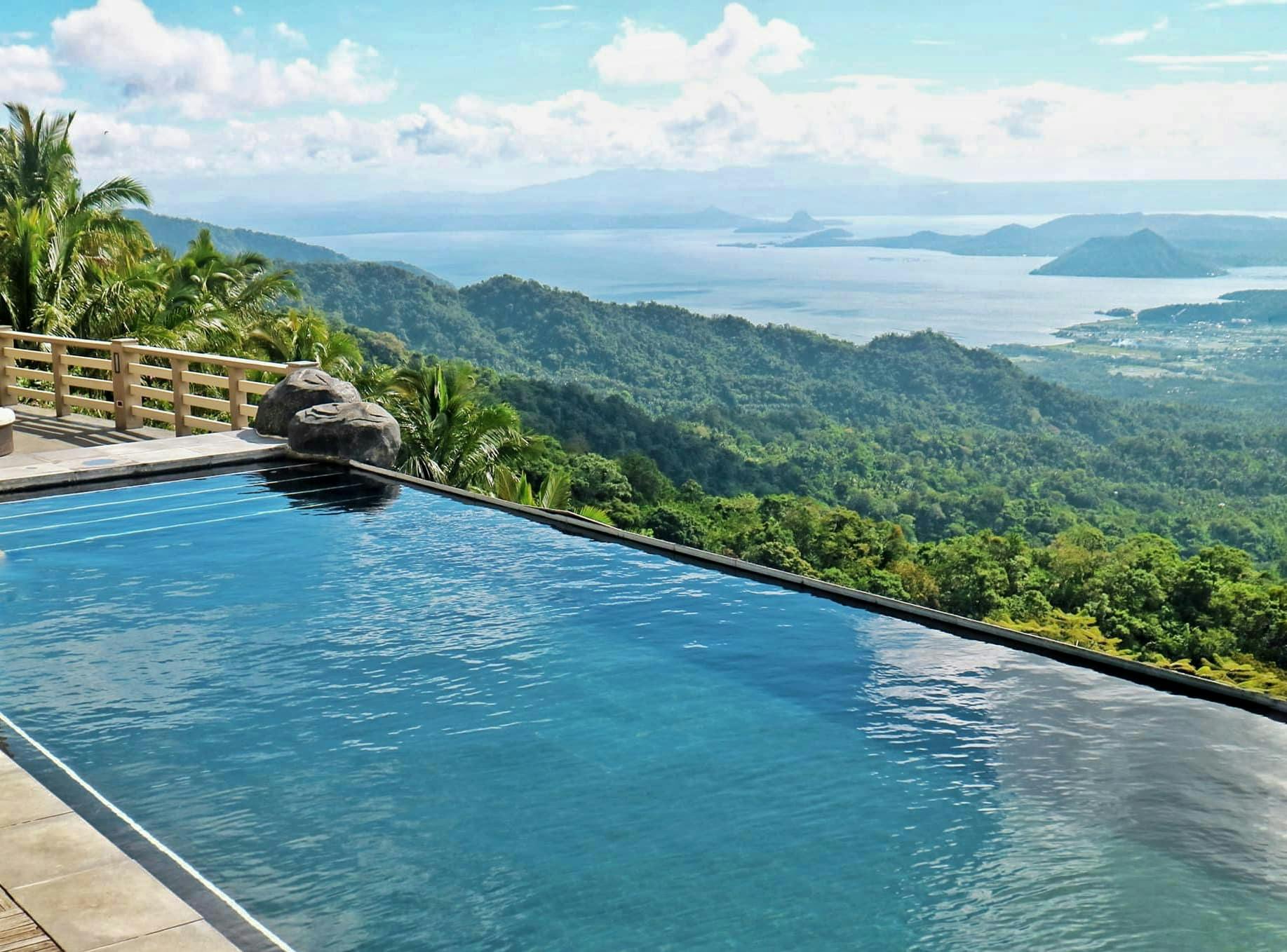 The Oriental Luxury Suites Tagaytay Pool