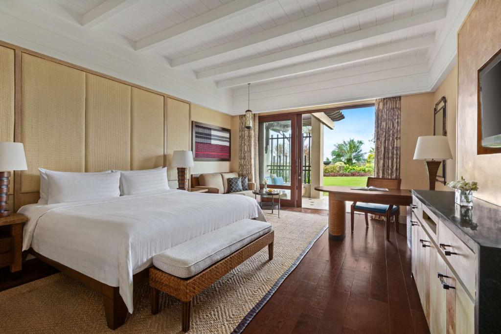 Deluxe Room at Shangri-La’s Boracay Resort & Spa