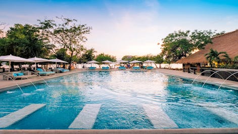Club Paradise pool