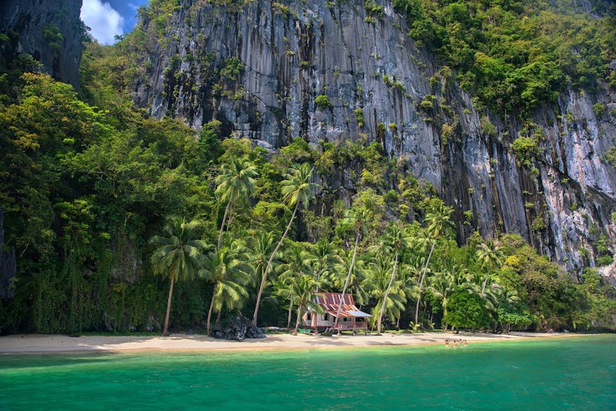 Hut along Pinagbuyutan Island