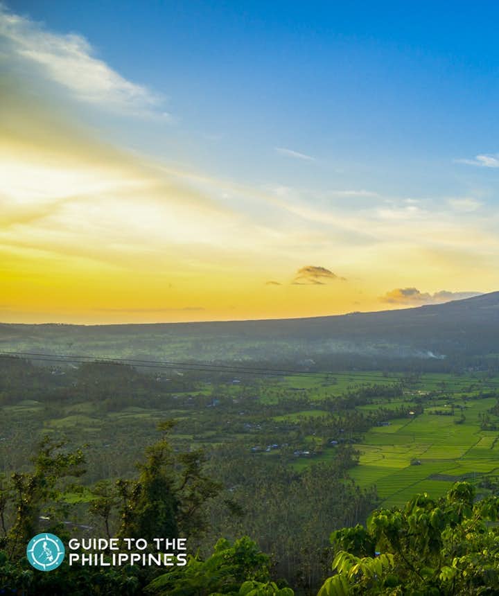 TopBanner_View of Mayon Volcano at dawn