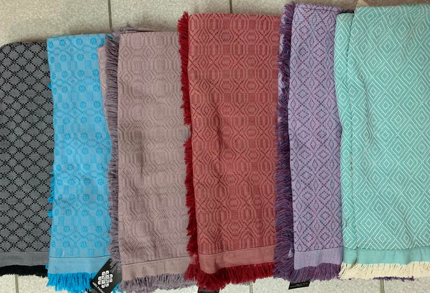 Nagbacalan Loom Weaving blankets