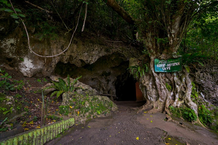 Hoyop Hoyopan Cave's entrance