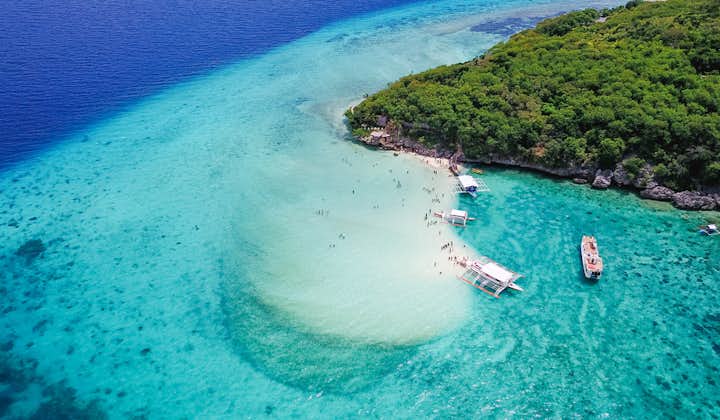 Take a dip in the crystal blue waters of Sumilon Sand Bar