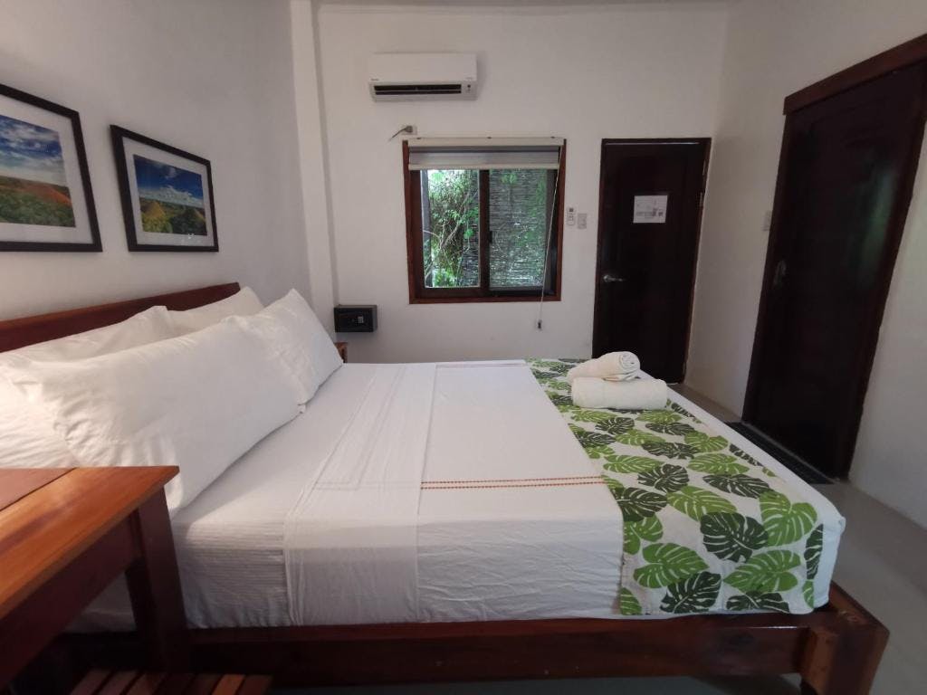 Private Room in a Budget Resort in Siargao
