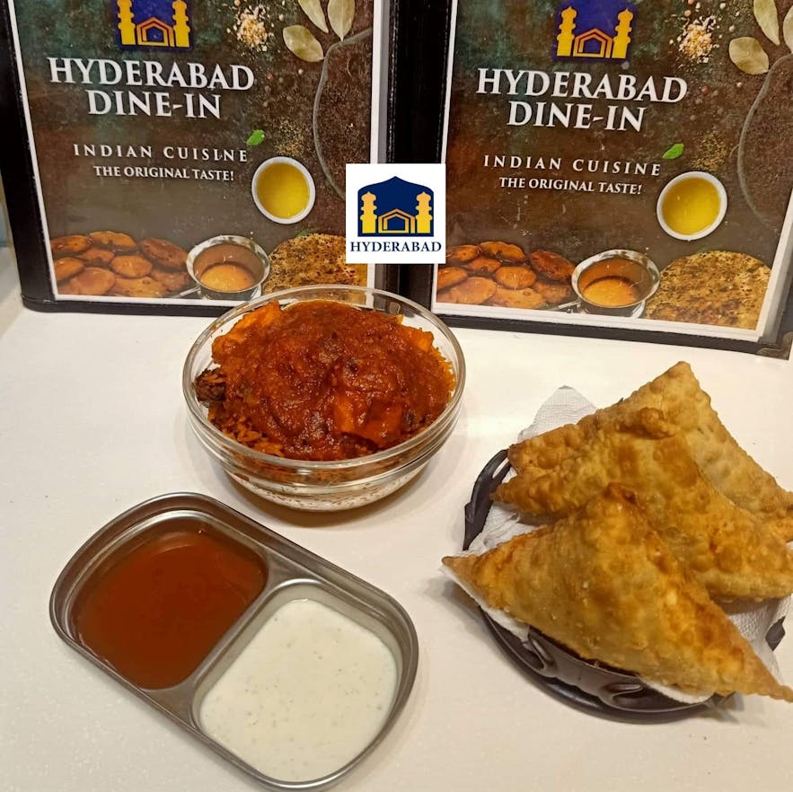 Hyderabad Dine In's samosas