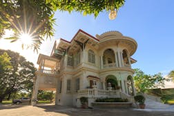 Molo Mansion