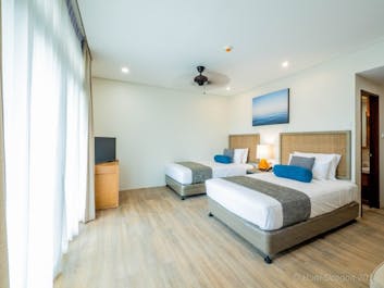Deluxe Room with Twin Beds at Huni Sicogon Island